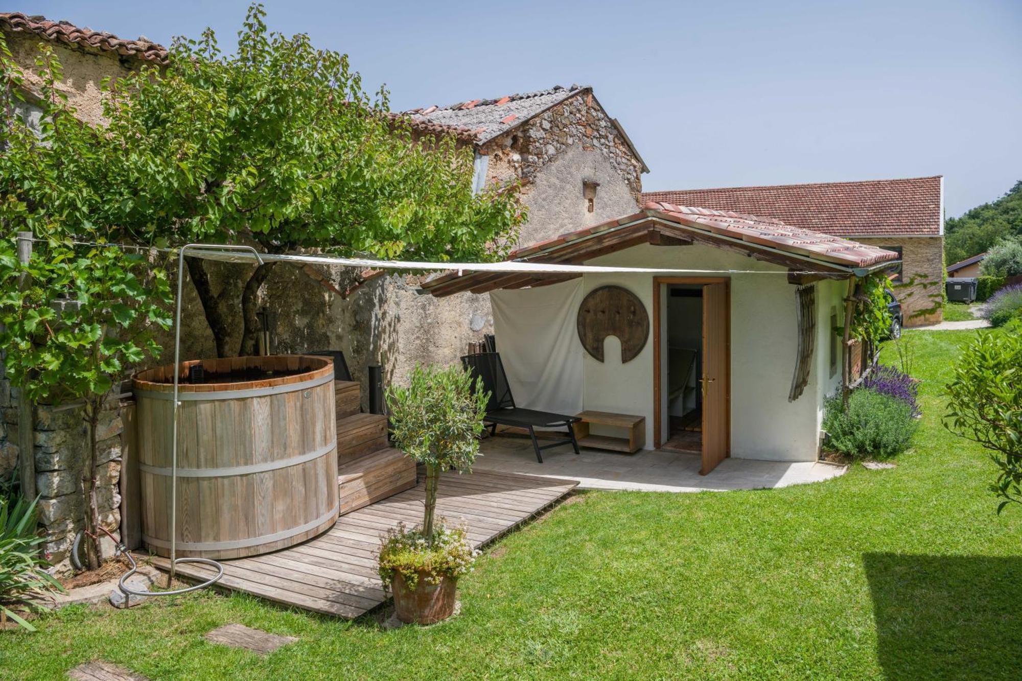 Villa Artes With Free Hot Tub & Sauna Branik Bagian luar foto