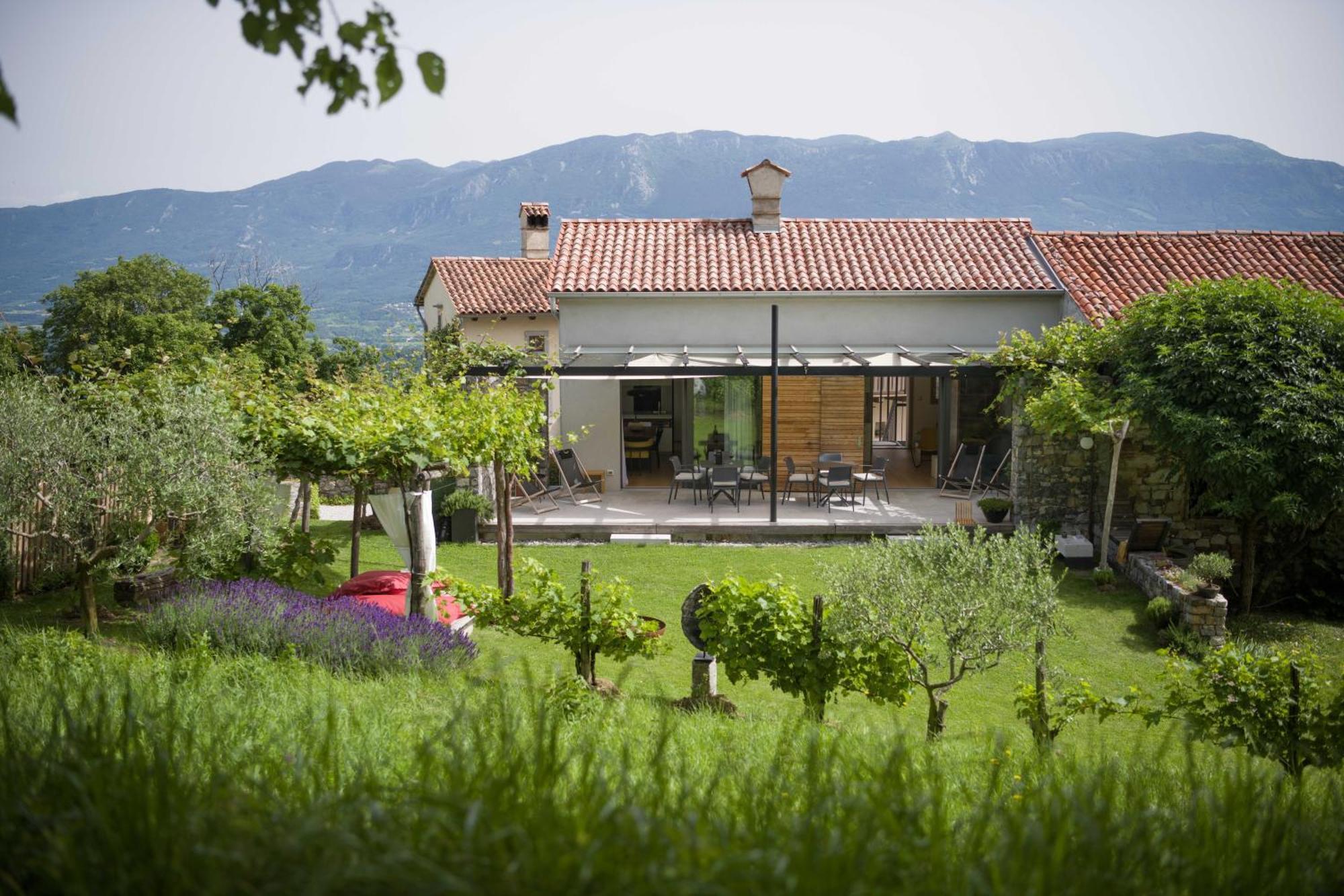 Villa Artes With Free Hot Tub & Sauna Branik Bagian luar foto